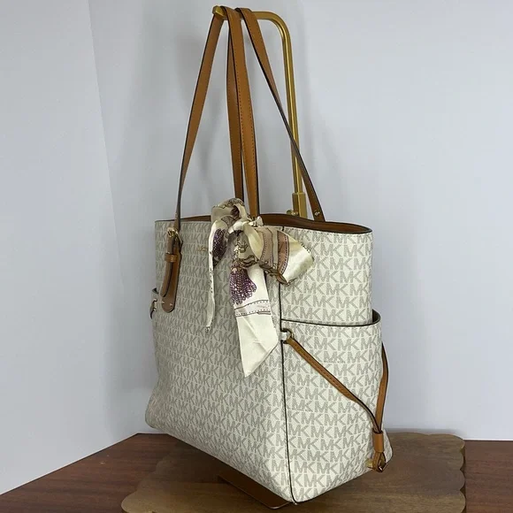 Michael Kors White/Brown Signature Coated Canvas Voyager Tote - Picture 5 of 9